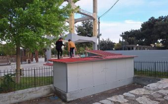 Παραμένει ο κίνδυνος στη μεταλλική σκεπή στο άλσος ΜΗΤΕΡΑ