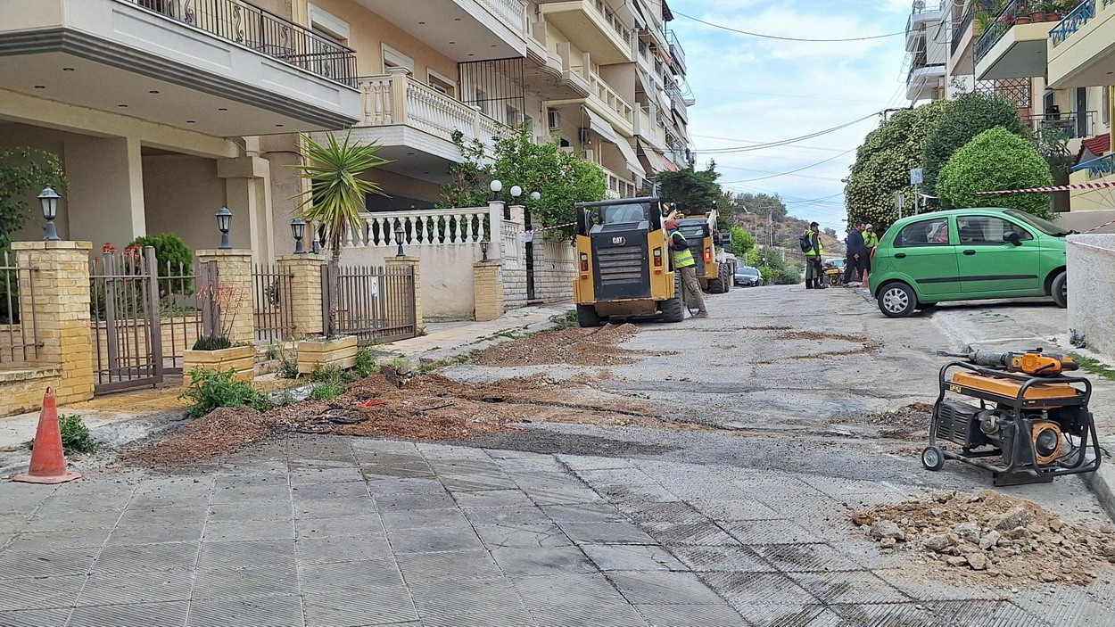 Για ακόμα μία φορά τα συνεργεία που τοποθετούν οπτικές ίνες, έκοψαν παροχή νερού
