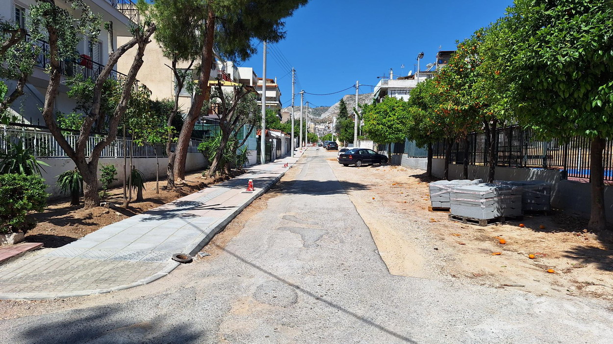 Προχωράνε τα έργα στην οδό Κυκλάδων αλλά…