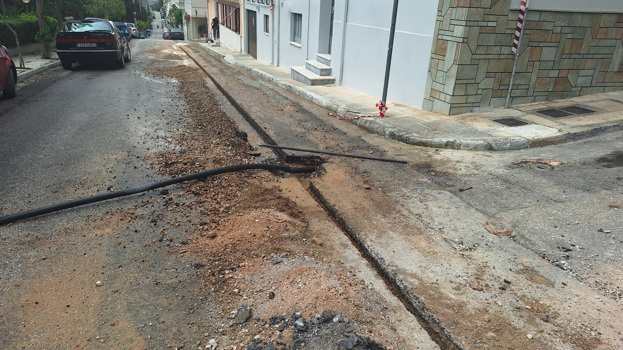 Κόψιμο παροχής νερού στην οδό Δόξης, από μηχάνημα οπτικων ινών