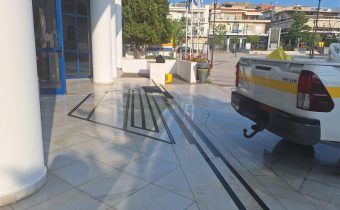 Από διαρροή σπιράλ σε τουαλέτα της Δημαρχίας, ποτάμι τα νερά έως την πλατεία