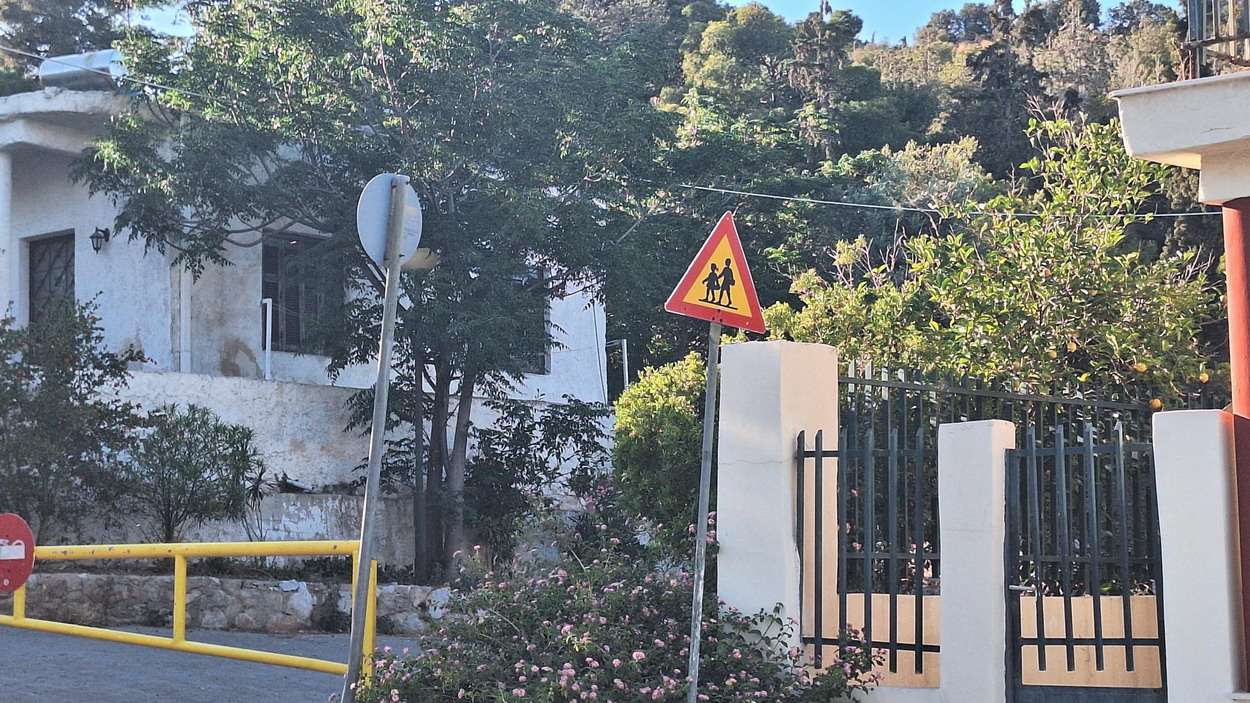 Απομακρύνθηκε πινακίδα που δεν χρειάζονταν στην οδό Δεληγιάννη…