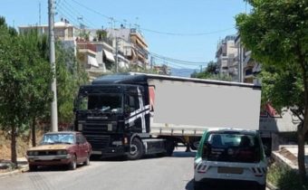Η ανεξέλεγκτη κατάσταση, με τα τεράστια φορτηγά που εισέρχονται στην πόλη μας και προκαλούν προβλήματα στην κυκλοφορία