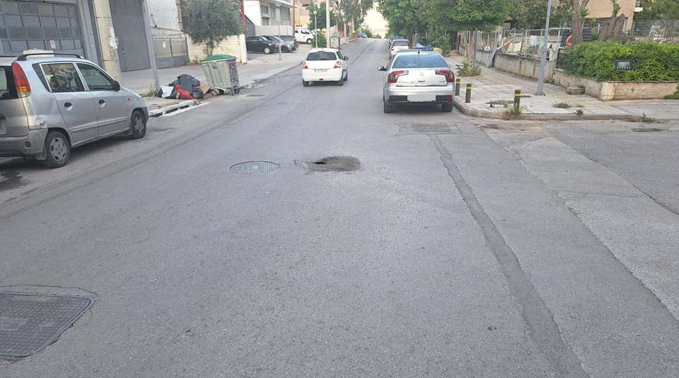 Καθίζηση του οδοστρώματος στη διασταύρωση των οδών Αγίας Βαρβάρας και Κρήνης