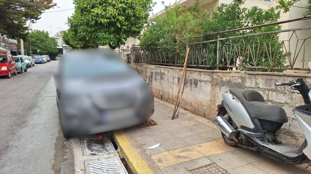 Τελικά ξηλώθηκε το δενδράκι από την οδό Κωστή Παλαμά – Ας το αντικαταστήσει λοιπόν ο δήμος