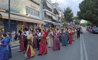 ΛΑΜΠΑΔΗΦΟΡΙΑ στους δρόμους της πόλης, από το Σύλλογο Ποντίων της πόλης μας, με αφορμή τη γενοκτονία των Ελλήνων του Πόντου