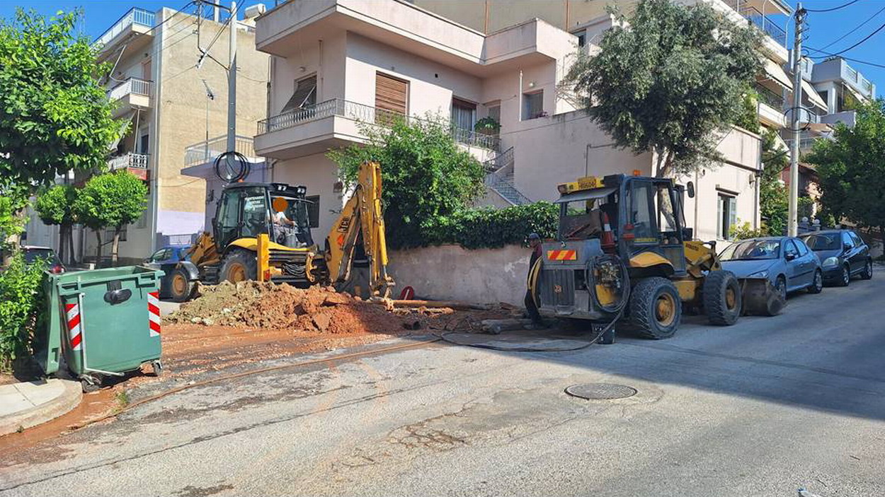 Αντιμετωπίστηκε από την ΕΥΔΑΠ, το σπάσιμο του αγωγού που συνέβη εχθές τα ξημερώματα