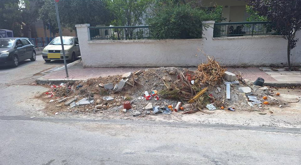 “Ανθρωποκεντρική” πόλη, με βουναλάκια μπάζα στους δρόμους επί μήνες…