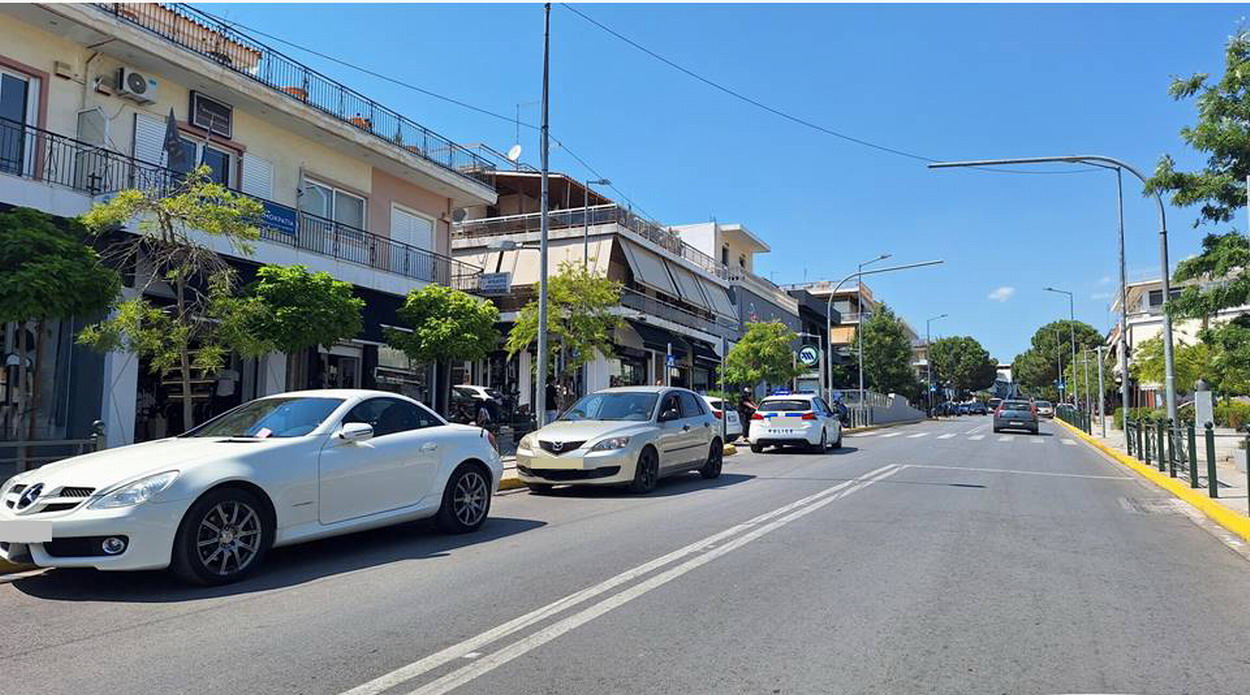 Εμφανίστηκε η Τροχαία, εξαφανίστηκαν τα παρκαρισμένα οχήματα επί της Ελ. Βενιζέλου