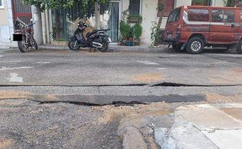 ΕΣΠΑΣΕ ΑΓΩΓΟΣ της ΕΥΔΑΠ τα ξημερώματα σήμερα στην οδό Αθ. Διάκου – Καταράκτης τα νερά – Σηκώθηκε η άσφαλτος!!!