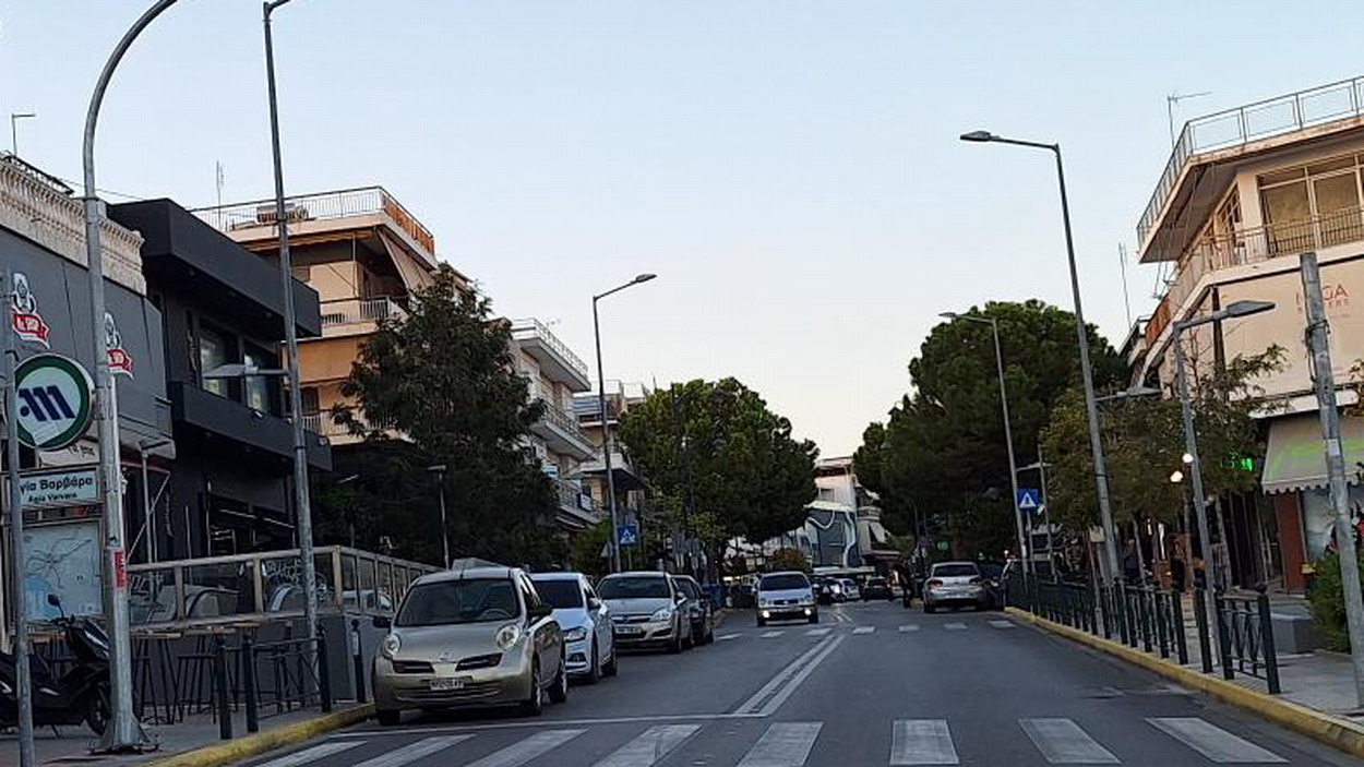 Εφιαλτικό το παρκάρισμα οχημάτων στο κέντρο της πόλης μας και όχι μόνο