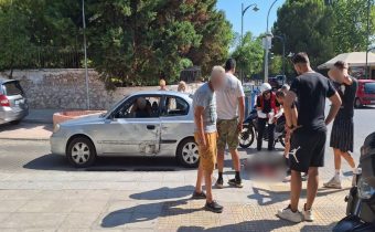 Σφοδρή σύγκρουση Ι.Χ. και δίκυκλου στη διασταύρωση Ελ. Βενιζέλου και Παπαφλέσσα