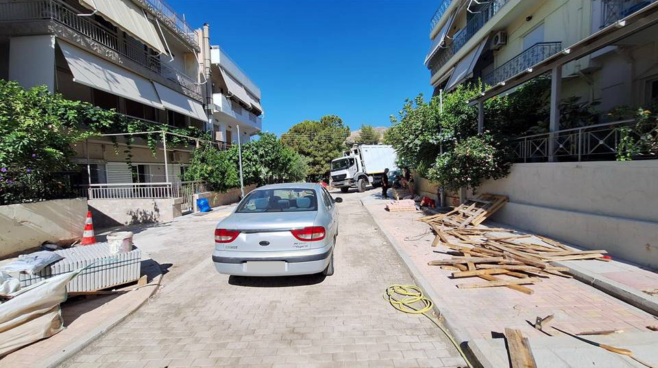Δεν περνάς κυρά Μαρία, ΔΕΝ περνάς, Δεν περνάς – “Διαφωνία” εργατών του έργου στην οδό Κουντουριώτη και πληρώματος απορριμματοφόρου του δήμου