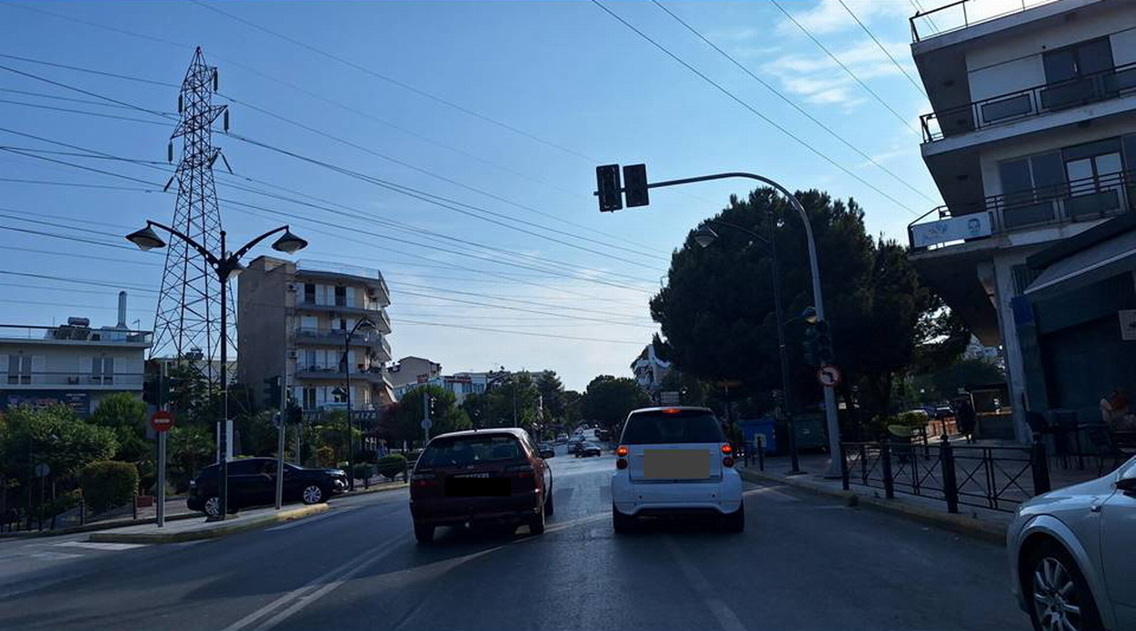 Εκτός λειτουργίας είναι τα φανάρια στον κεντρικό κόμβο της πόλης μας