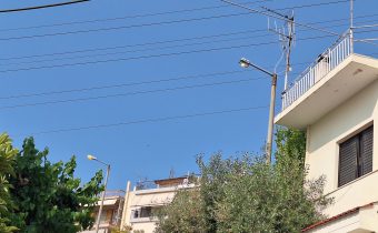 Συνεχίζει ο δημοτικός φωτισμός αναμμένος και την ημέρα σε δρόμους στο βουνό
