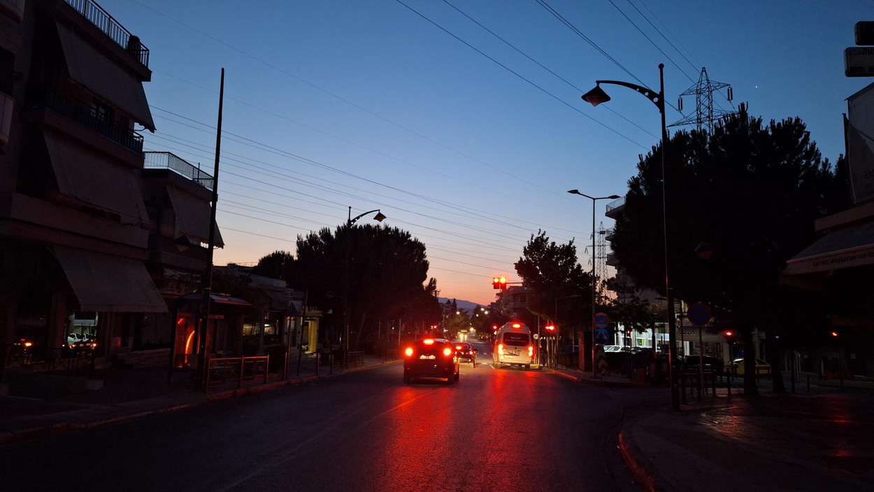 Εκτός λειτουργίας ο δημοτικός φωτισμός εχθές, ολόκληρο το βράδυ στον κεντρικό κόμβο της πόλης μας