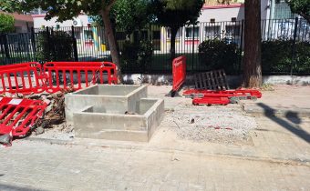 Παραμένει ξηλωμένο το πεζοδρόμιο στην οδό Ραιδεστού