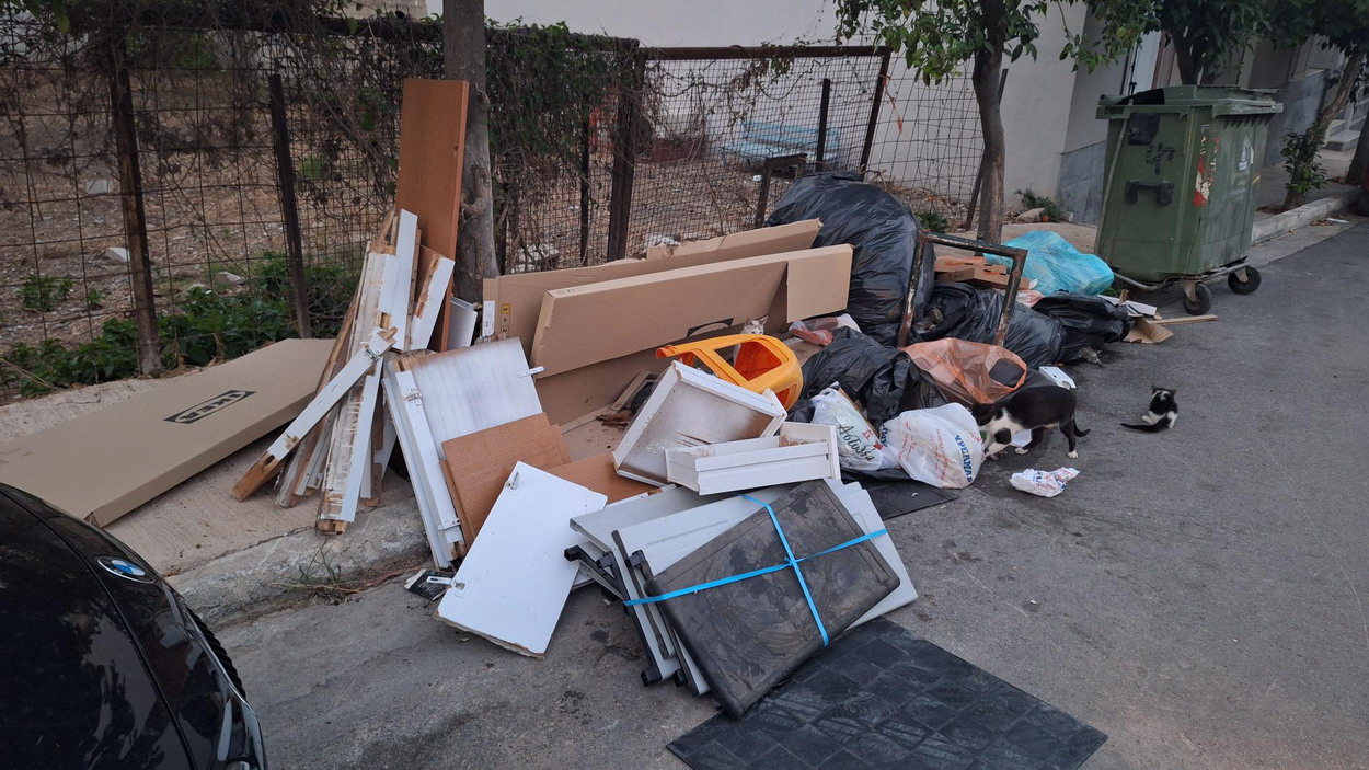 Συμπολίτης μας διαμαρτύρεται για την καθαριότητα στην οδό Μιχαλάτου
