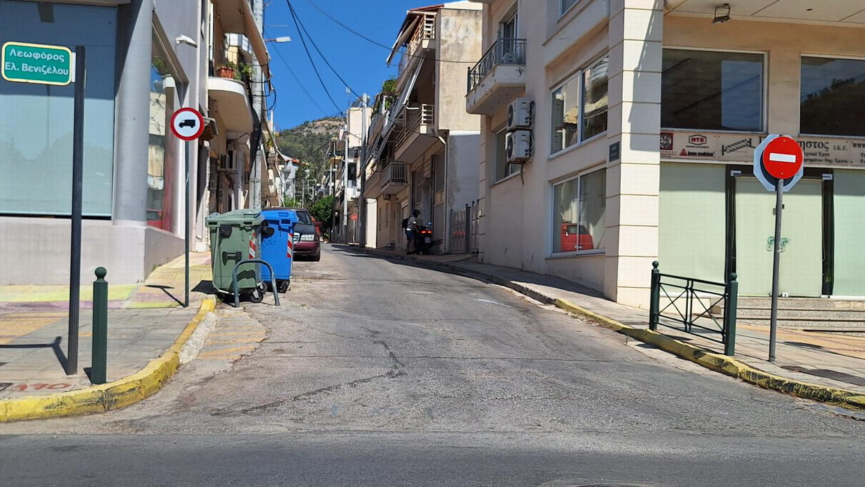Αλλαλούμ με τις πινακίδες ΚΟΚ σε διάφορα σημεία της πόλης – Αλλού υπάρχουν (αναίτια) και αλλού δεν υφίστανται…