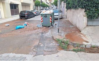 ΔΕΥΤΕΡΑ ΞΗΜΕΡΩΜΑΤΑ – Μεγάλες ποσότητες νερού τρέχουν στους δρόμους από διαρροή Επτανήσου & Παλ. Πολεμιστών