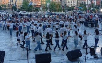 Εξαιρετική Εμφάνιση της Παιδικής-Εφηβικής Ομάδας του Σχολείου Παράδοσης & Λαογραφίας του Δήμου Αγίας Βαρβάρας στο Δημοτικό Θέατρο Πειραιά