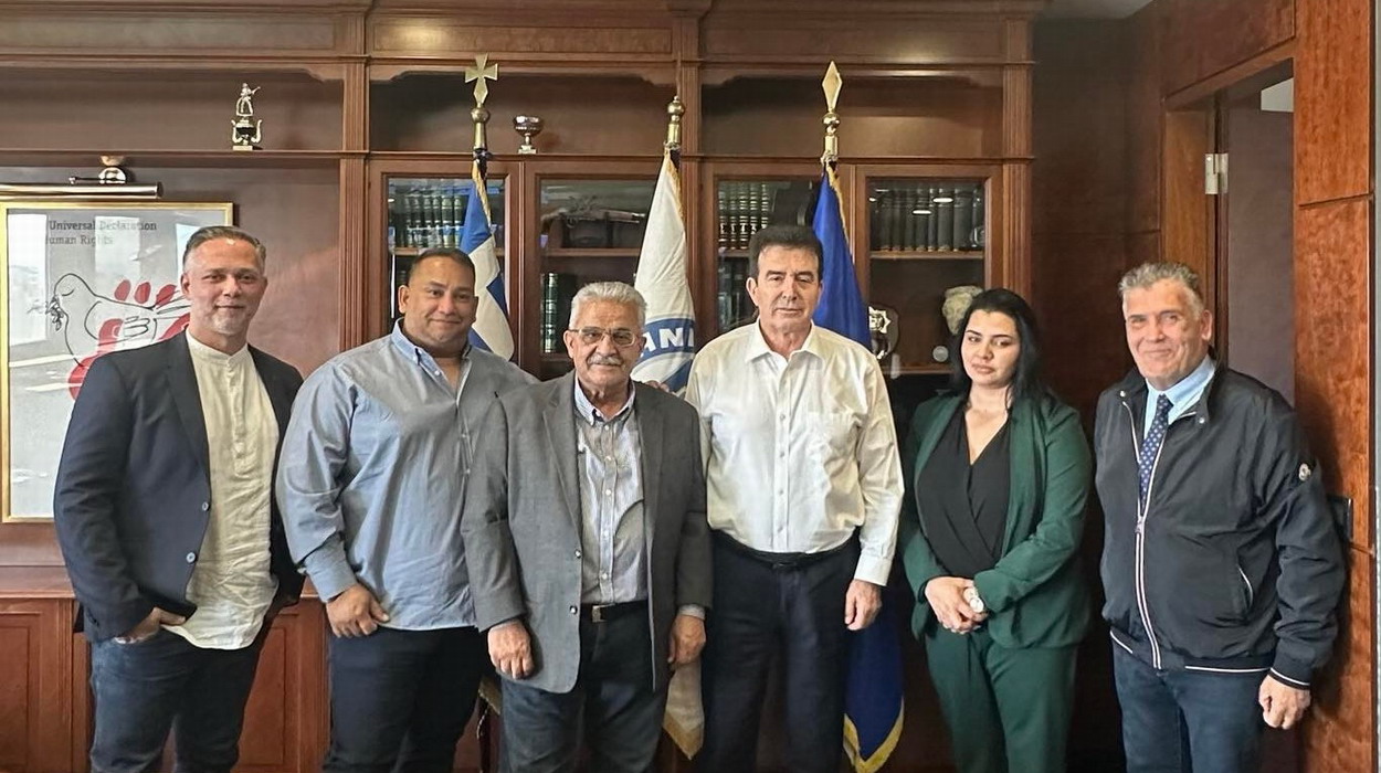Συνάντηση του Μορφωτικού Συλλόγου Ελλήνων Τσιγγάνων,  με τον υπ. Προστασίας του Πολίτη Μ. Χρυσοχοΐδη