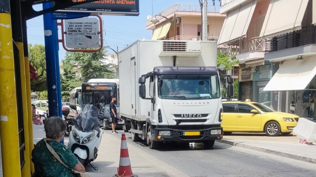 Ακινητοποίηση φορτηγού προκάλεσε κυκλοφοριακό χάος στην Ελ. Βενιζέλου