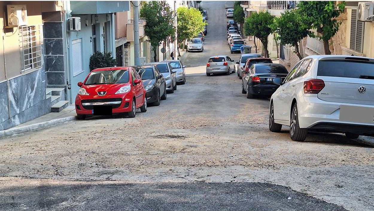 Οι οδοί Λέσβου και Κρήτης γεμάτοι αμμοχάλικο, από την πρόσφατη διαρροή στο σημείο…
