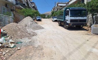 Έντεκα μήνες μέσα στις λάσπες, τα χώματα και τη σκόνη η οδός Κουντουριώτη – Αγανακτισμένοι οι κάτοικοι