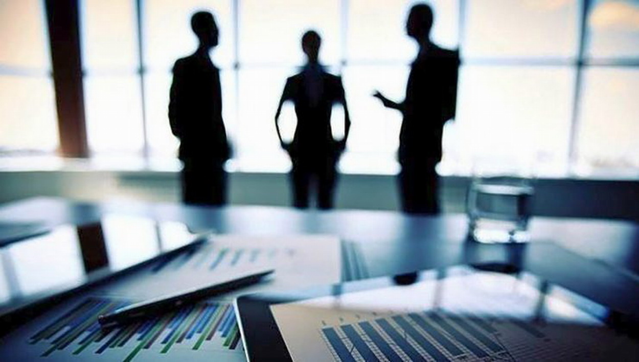 Αγίου Πνεύματος 2025: Τι ισχύει με τράπεζες, καταστήματα και σούπερ μάρκετ – Για ποιους είναι αργία