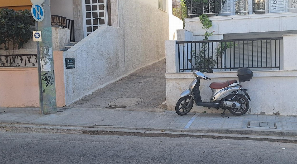 Συμπολίτης μας για την πάροδο Κουντουριώτη, στην έξοδό της στην Π. Π. Γερμανού