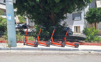 Ηλεκτρικά πατίνια σε τριγωνάκι επί εβδομάδες ακούνητα…