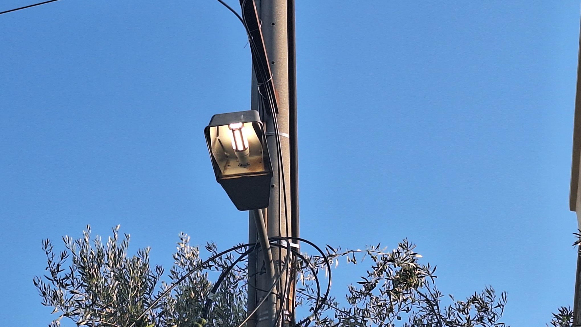 Οι λάμπες ή θα καίνε 24 ώρες το 24ωρο ή δεν θα ανάβουν καθόλου;;;