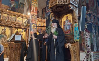 Πλήθος πιστών παρακολούθησε εχθές το βράδυ στον Ι. Ναό του Προφήτη Ηλία τον Μέγα Πανηγυρικό Εσπερινό