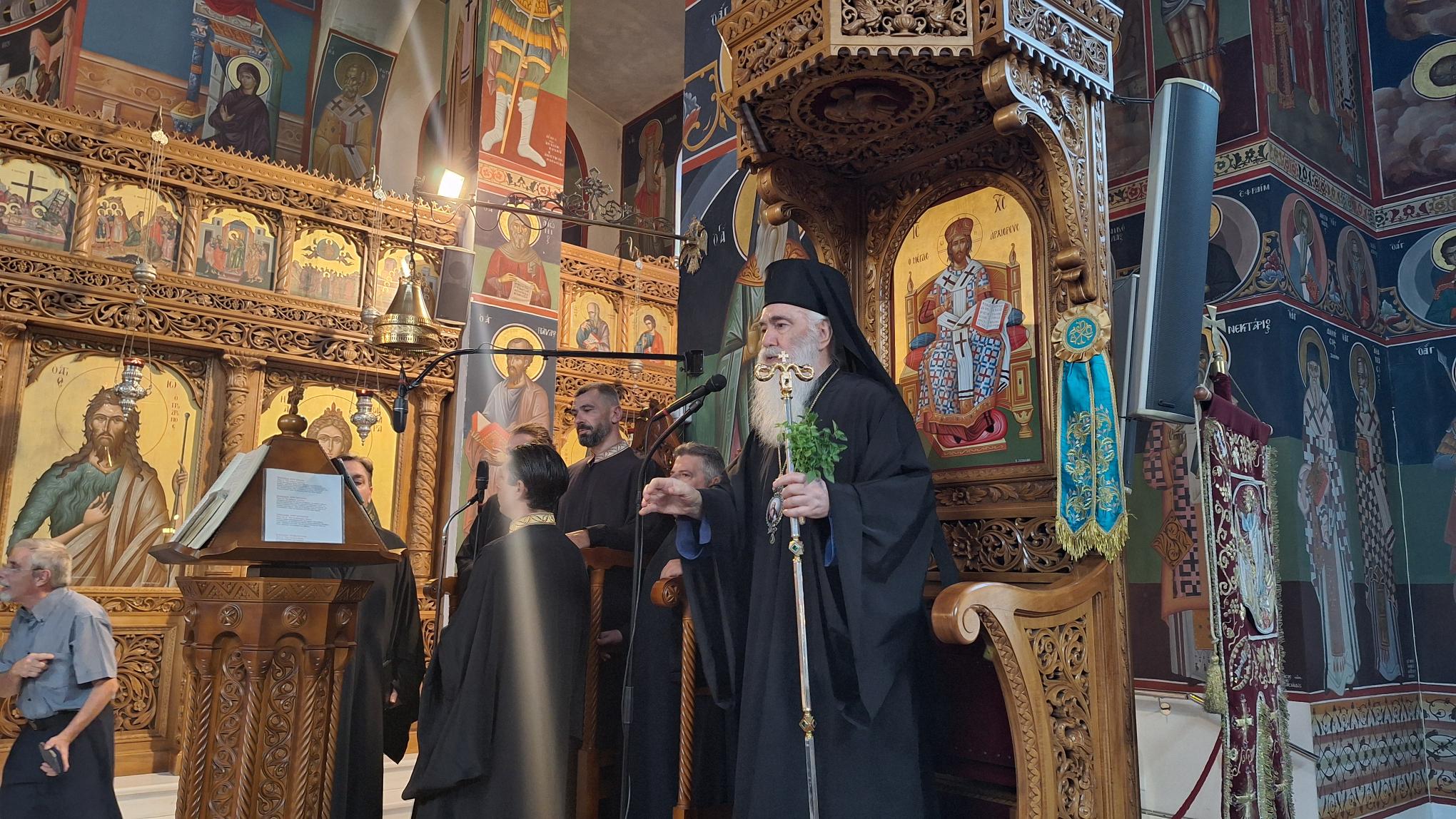Πλήθος πιστών παρακολούθησε εχθές το βράδυ στον Ι. Ναό του Προφήτη Ηλία τον Μέγα Πανηγυρικό Εσπερινό