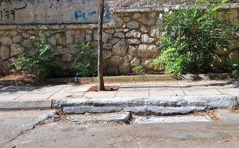 Φρεάτια έχουν κάτσει και προκαλούν ζημιές σε αναρτήσεις και ελαστικά οχημάτων