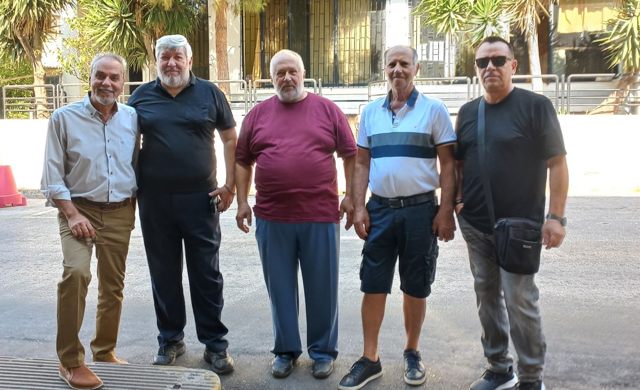 Επίσκεψη της παράταξης «Μαζί με τους Πολίτες» στο αστυνομικό τμήμα για το θέμα της νυχτερινής ηχορύπανσης