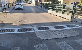 Καθαρίστηκαν και ασπρίστηκαν τα φρεάτια στην γέφυρα της Στ. Σαράφη, μετά την αναφορά μας σε αυτά