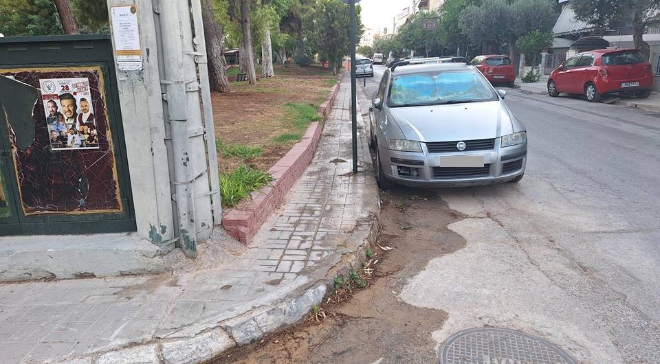 Στάσιμα νερά από το αυτόματο πότισμα σε πεζοδρόμια, παιδικές χαρές και δρόμους, συγκεντρώνουν κουνούπια…