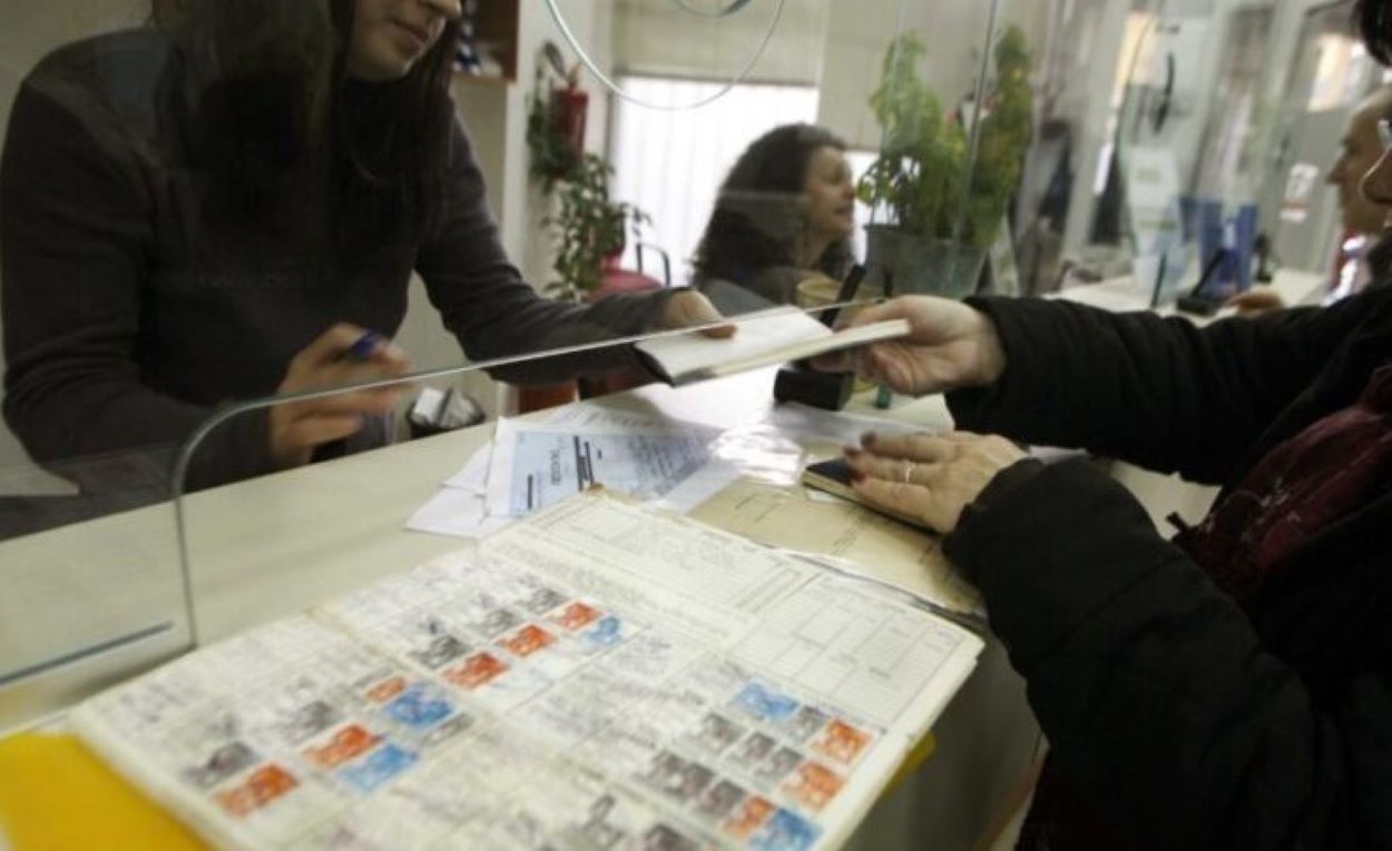 Συντάξεις: Ποιοι “τρέχουν” να προλάβουν το έτος που φέρνει ανατροπές