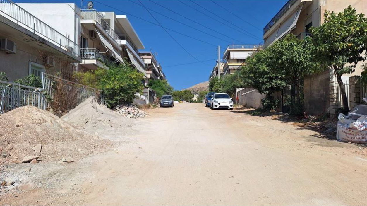 Προκλητικό το σύνθημα: “Η ταλαιπωρία θα είναι προσωρινή, αλλά η ωφέλεια θα είναι διαρκής” για τους κατοίκους της οδού Κουντουριώτη…