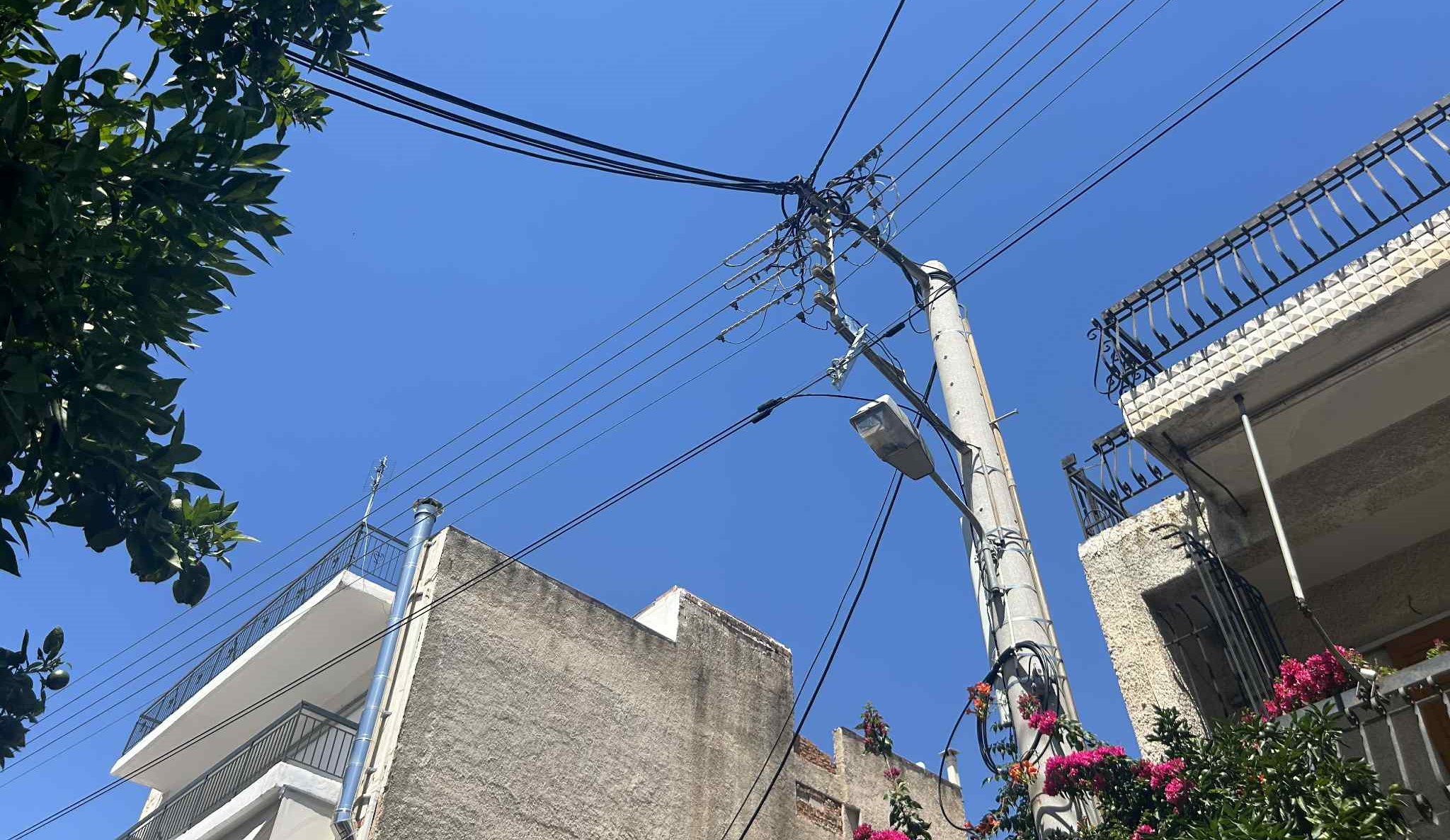 Μετά από μία περίοδο περίπου δύο μηνών έπαψαν να καίνε την ημέρα τα φώτα του δημοτικού φωτισμού…