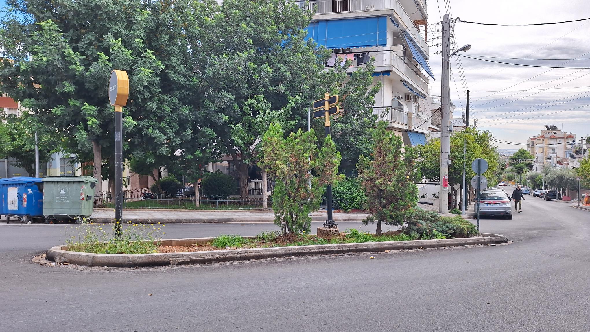 Παραμένει κενό το σημείο, από το δένδρο που ξεράθηκε και ξερίζωσε ο δήμος…