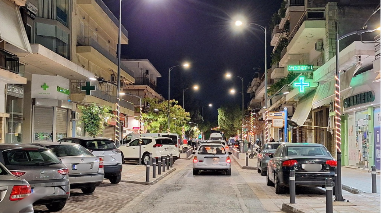 Στολισμένα τα εμπορικά κέντρα της Αγίας Βαρβάρας και του Κορυδαλλού…
