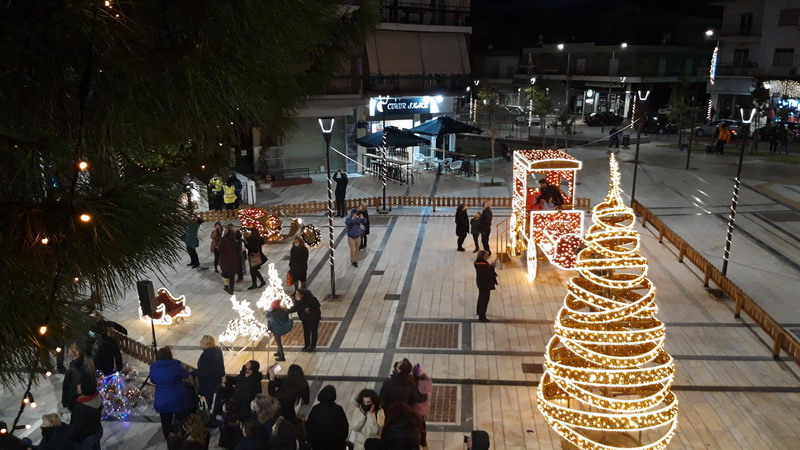 Στις 14 Δεκεμβρίου θα φωταγωγηθεί το Χριστουγεννιάτικο δένδρο της πόλης μας