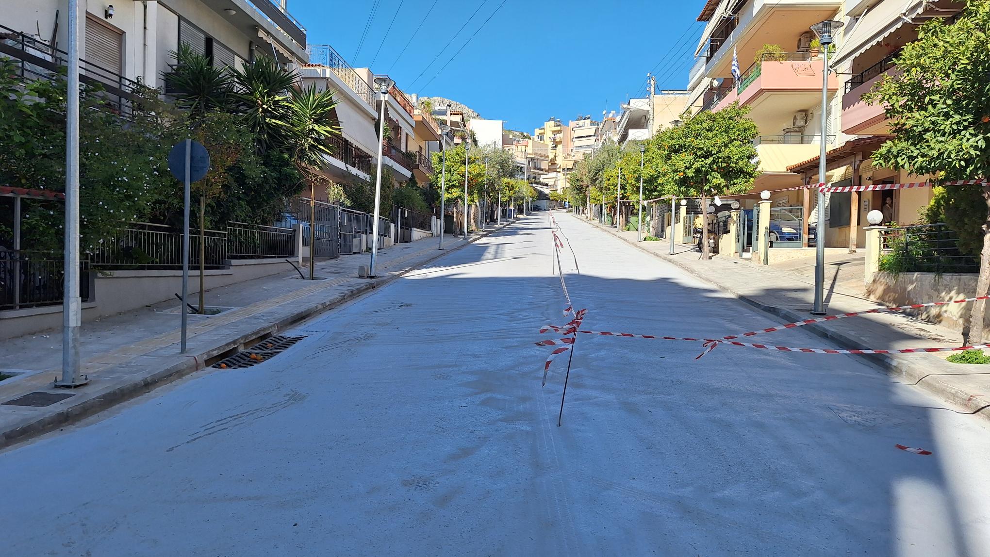 Ολοκληρώθηκε εχθές η επικάλυψη του πρώτου κομματιού της οδού Π. Π. Γερμανού με το ειδικό υλικό που δεν συσσωρεύει την ηλιακή θερμότητα