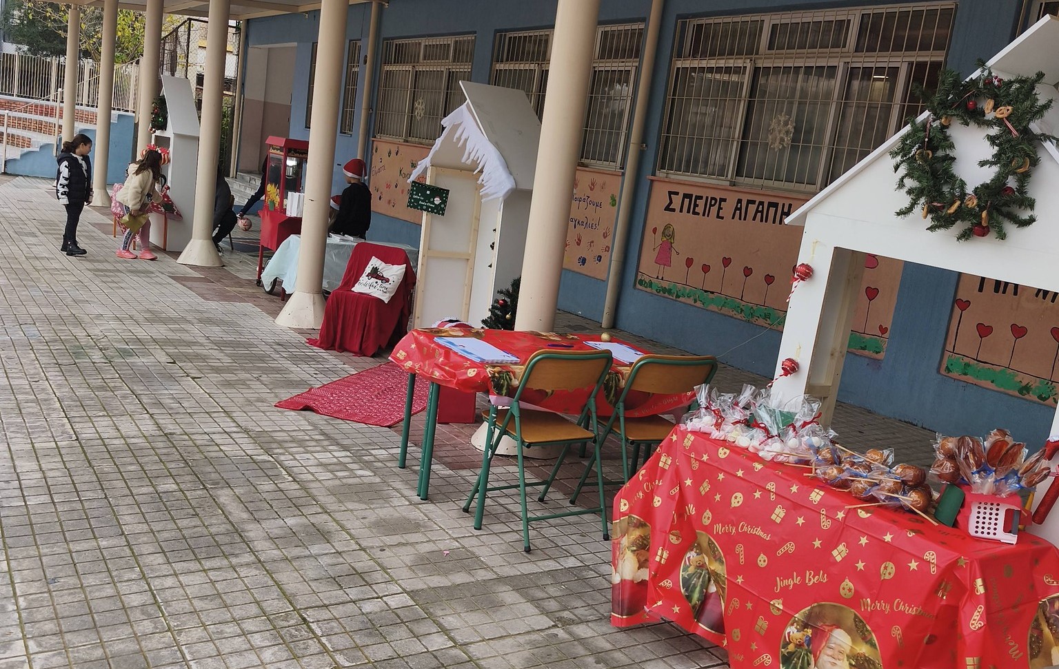 Με επιτυχία στο 7ο Δημοτικό Σχολείο της πόλης μας το Χριστουγεννιάτικο bazaar που διοργάνωσε ο Σύλλογος Γονέων και Κηδεμόνων
