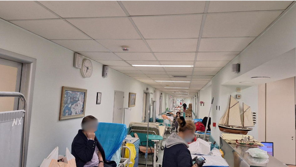 Επείγουσα μεταφορά συμπολίτη μας στο ΑΤΤΙΚΟΝ Νοσοκομείο – Με ιδιωτικό ασθενοφόρο – Μετά από τρεισήμισι ώρες στο ΑΤΤΙΚΟΝ κατάληξη σε ράντζο!!!