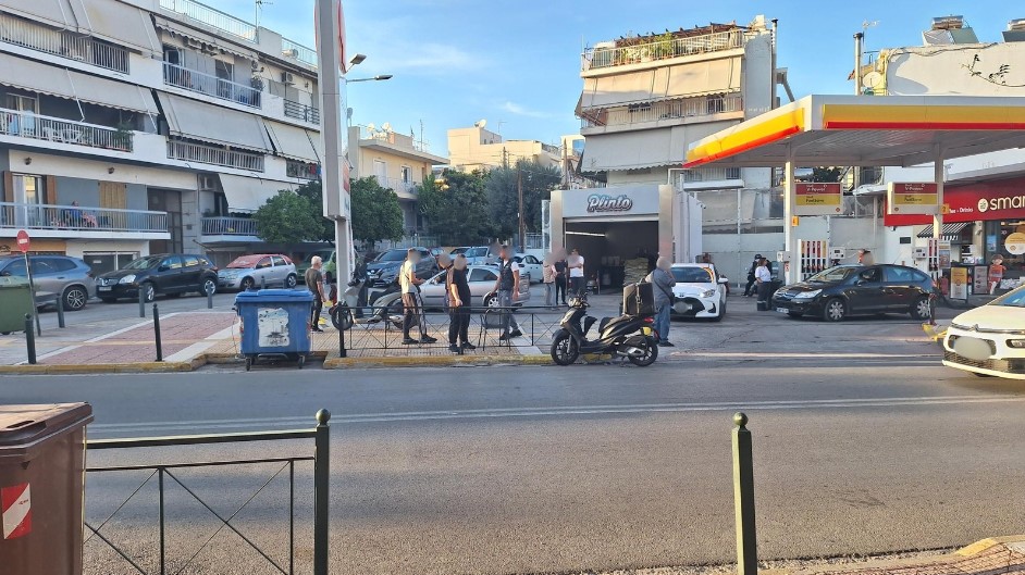 Σύγκρουση Δίκυκλου με Ι.Χ. στην Μεγ. Αλεξάνδρου, στην είσοδο πρατηρίου υγρών καυσίμων